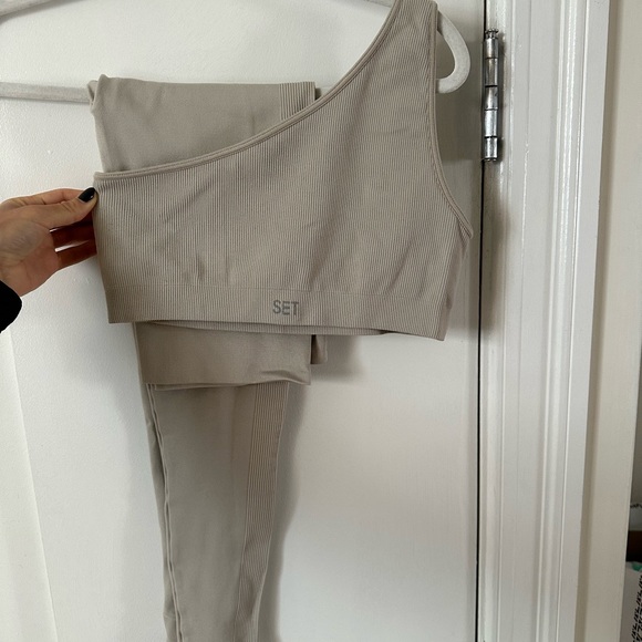 SET Active bra + leggings - Picture 3 of 5